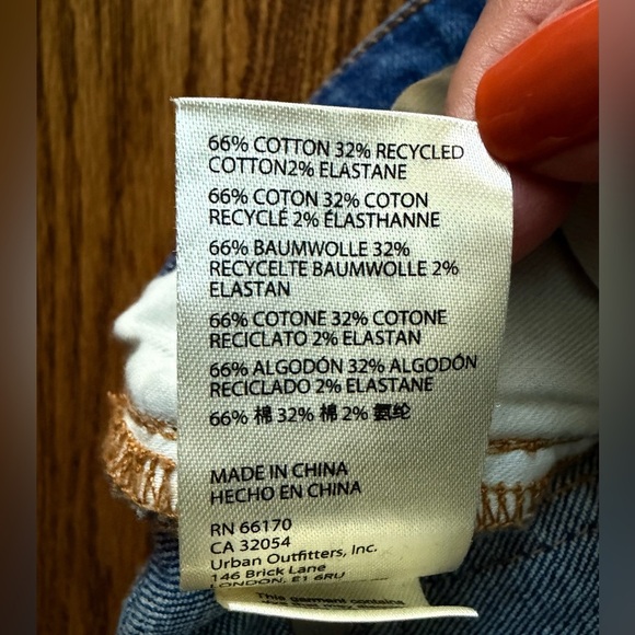 Pilcro Slim Boyfriend Crop Distressed Mid-Rise Med Wash Jeans
Size 27 - Picture 8 of 13